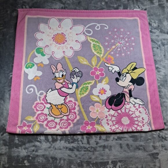 Vera Bradley X Disney Mickey And Friends Beach Towel Pink Floral 60x32 - Picture 1 of 7